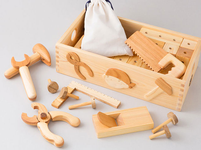 木の玩具 ちびっ子大工道具セット 木箱入り 山のくじら舎 出産祝い 木のおもちゃ 知育玩具 通販 天然素材の雑貨ようび堂