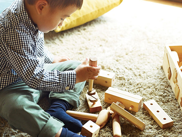 木の玩具 ちびっ子大工道具セット 木箱入り 山のくじら舎 出産祝い 木のおもちゃ 知育玩具 通販 天然素材の雑貨ようび堂