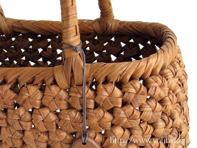 山葡萄バッグ小舟花編（削皮）