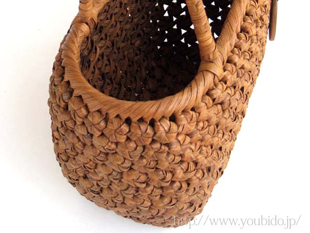 山葡萄バッグ小舟花編（削皮）